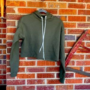 NWOT Cropped Wild Fable hooded sweatshirt army green soft and comfy!